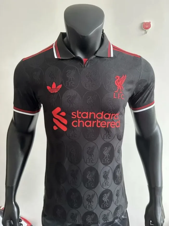 liverpool 2025-26 black player verison (The player version is more slim fit, it is recommended to buy one size larger)