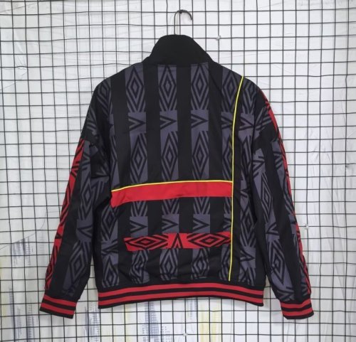 25-26 Manchester United black retro windbreaker