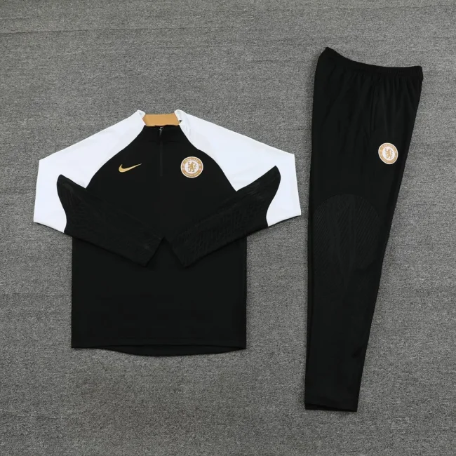 2023 Chelsea 01 black half pull