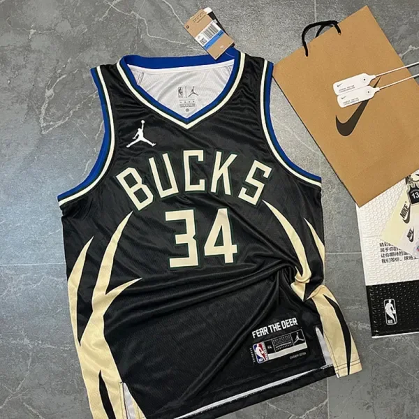 Milwaukee Bucks Flyer Announcement Edition