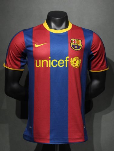 .Barcelona 2010-11  Retro  home player version  (The player version is more slim fit, it is recommended to buy one size larger)