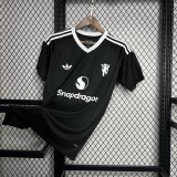 2024-25 Manchester United black goalkeeper jersey