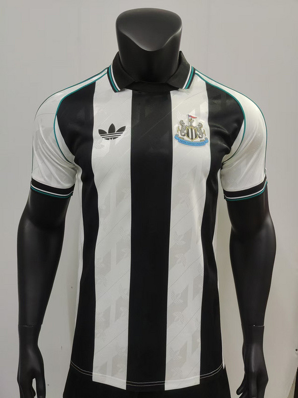 2024-25. Newcastle  Model Player version jersey (The player version is more slim fit, it is recommended to buy one size larger)