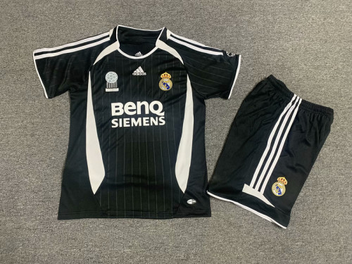 2006-07 Real Madrid away retro kid kit