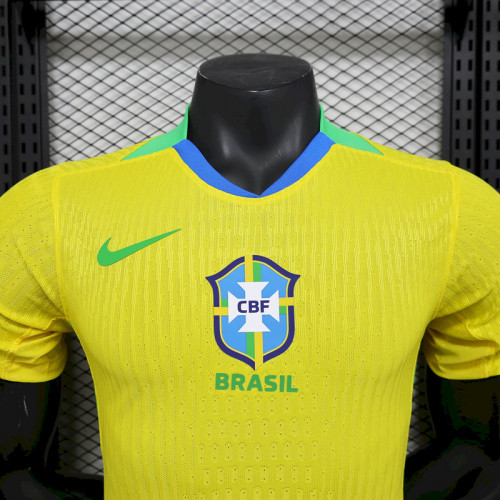 2025-26 Brazil home player version jersey   (The player version is more slim fit, it is recommended to buy one size larger)