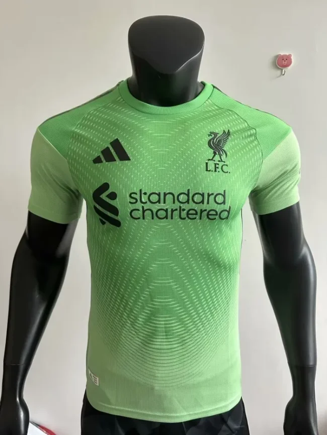 liverpool 2025-26 green player verison(The player version is more slim fit, it is recommended to buy one size larger)