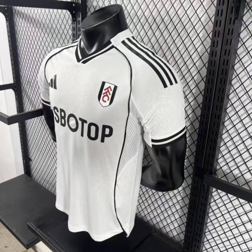 2025-26 Fulham home player version soccer jersey size(The player version is more slim fit, it is recommended to buy one size larger)