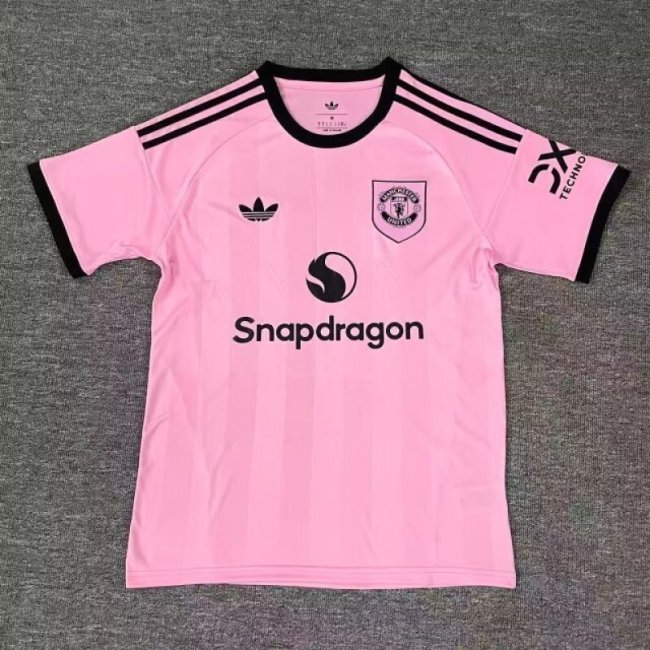 2025-26 Manchester United Pink Goalkeeper Jersey