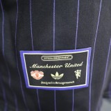 2025-26 Manchester United Black Retro Model Player Version jersey (The player version is more slim fit, it is recommended to buy one size larger)