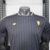 2025-26 Manchester United Black Retro Model Player Version jersey (The player version is more slim fit, it is recommended to buy one size larger)