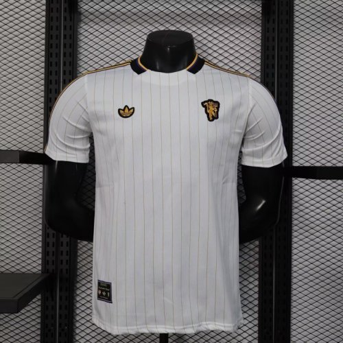 2025-26 Manchester United White Retro Model Player Version Jersey (The player version is more slim fit, it is recommended to buy one size larger)