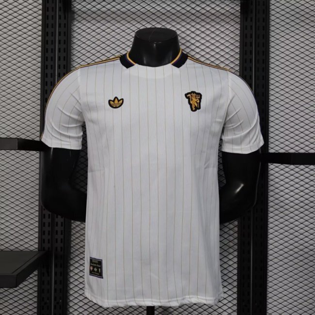 2025-26 Manchester United White Retro Model Player Version Jersey (The player version is more slim fit, it is recommended to buy one size larger)