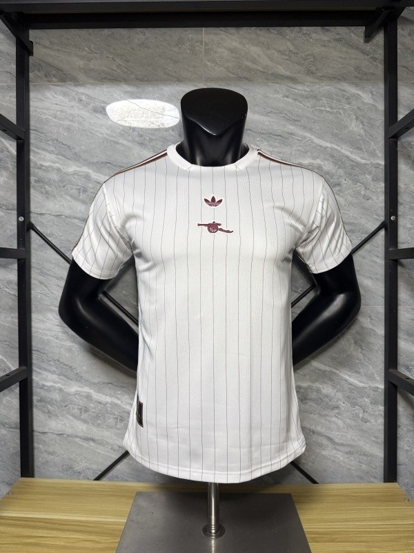 Arsenal 2025-26 white retro version player version jersey size(The player version is more slim fit, it is recommended to buy one size larger)