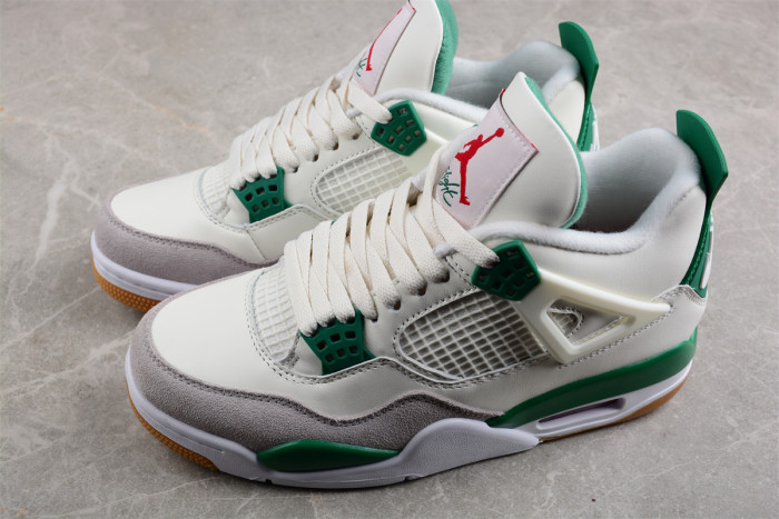 DR5415-103 Air Jordan 4 Retro SB Low Pine Green White Sail Neutral Grey