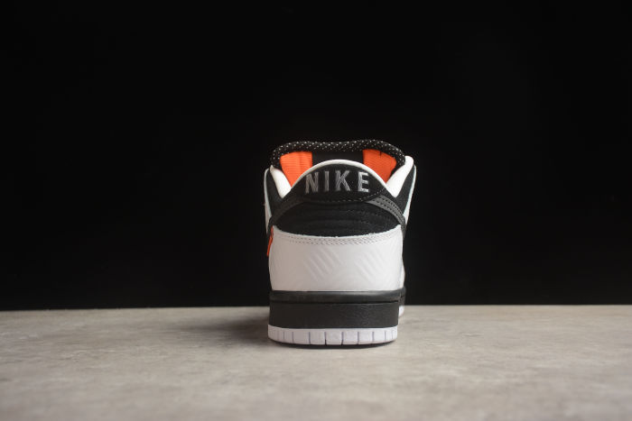 SB X Tightbooth Dunk Low (FD2629-100)