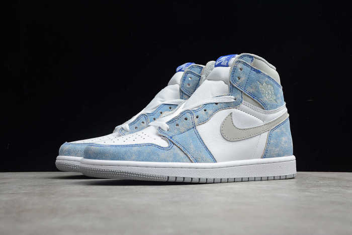 Air Jordan 1 Retro High OG Hyper Royal Sneaker 555088-402
