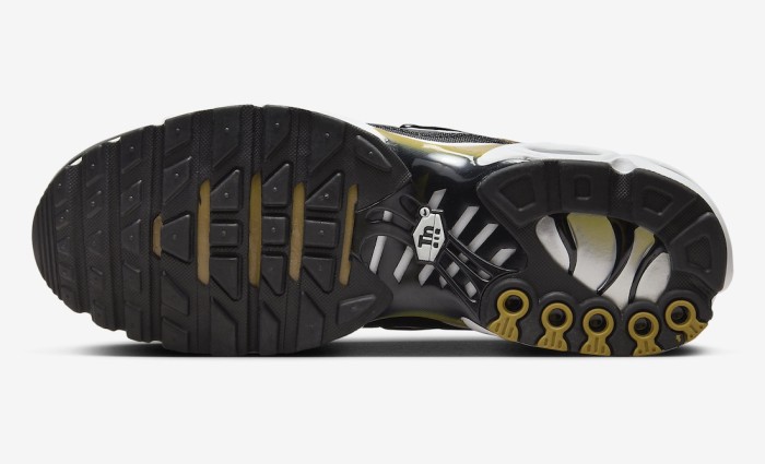Air Max Plus “Golden Harvest” DM0032-700