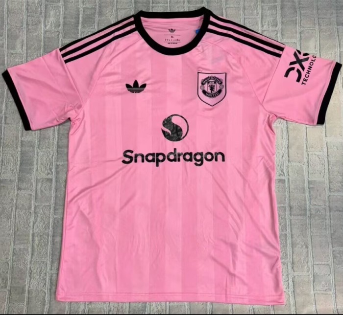 Manchester United Goalkeeper Pink Man Jersey 2025-26