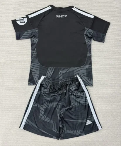 Real Madrid Goalkeeper Men Jersey Suit 26/27