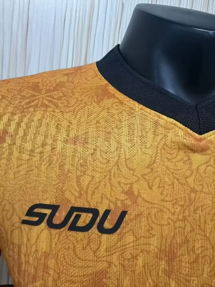 Wolves Home Player Men Jersey 26/27
