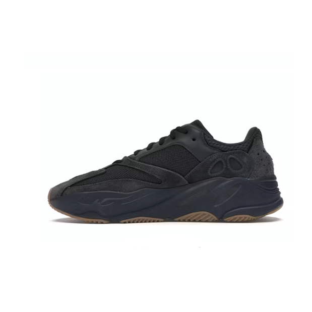 Boost 700 “Utility Black” Low-top chunky sneakers, black (unisex, sizes 36–49)