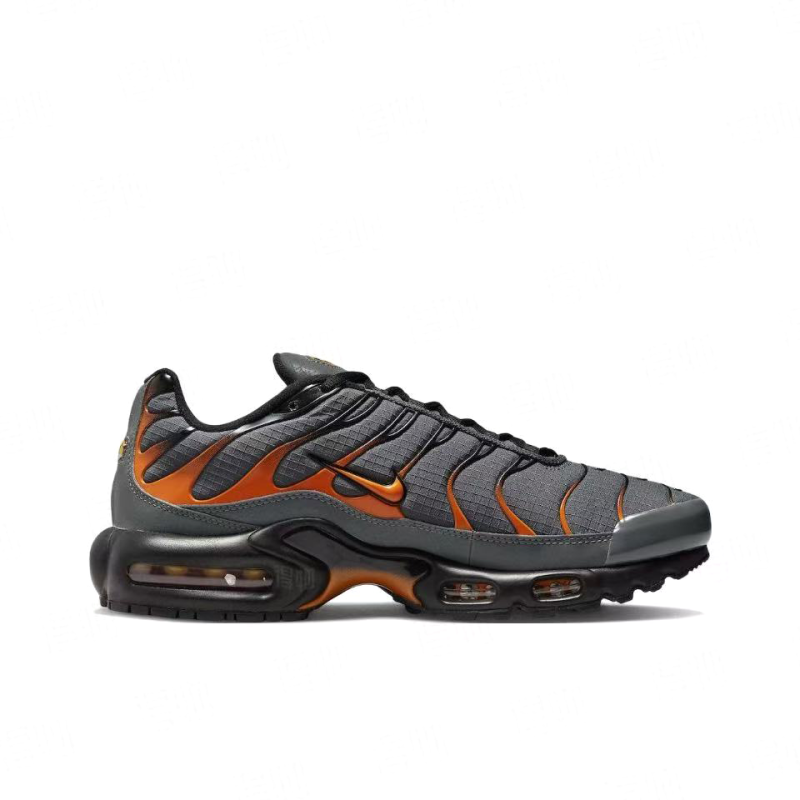 Air Max Plus Low-Top Running Shoes, Black/Orange (Men's, Sizes 36–49)