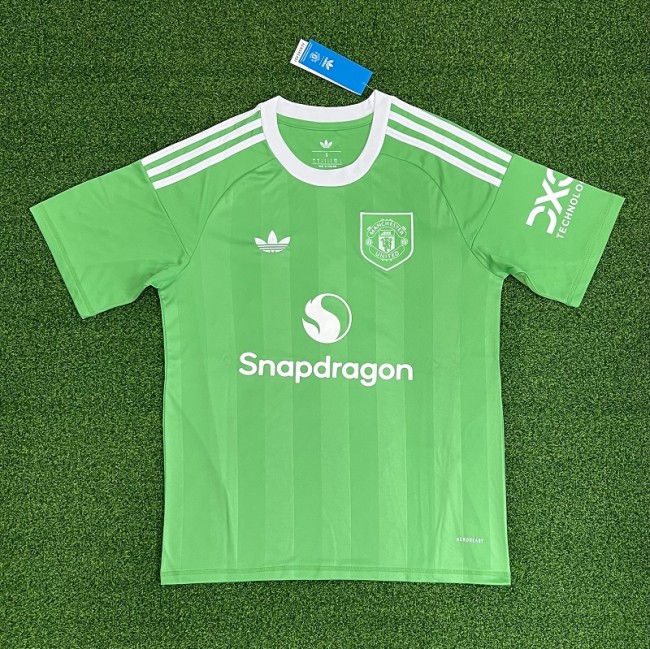 25/26 Manchester United Green goalkeeper