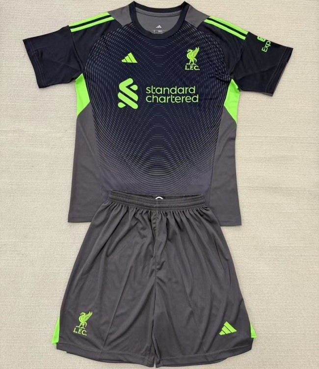 25/26 Liverpool goalkeeper Adult set black