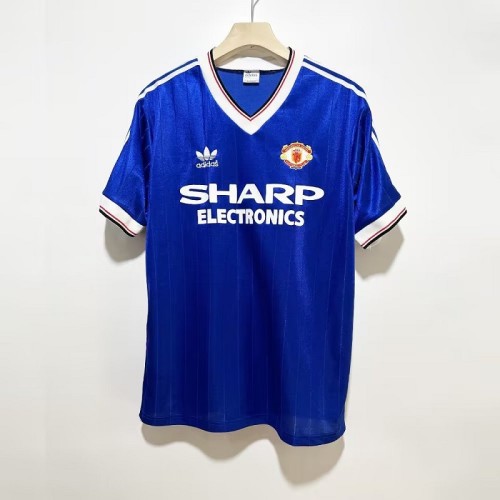 Retro 82\83 Manchester United third