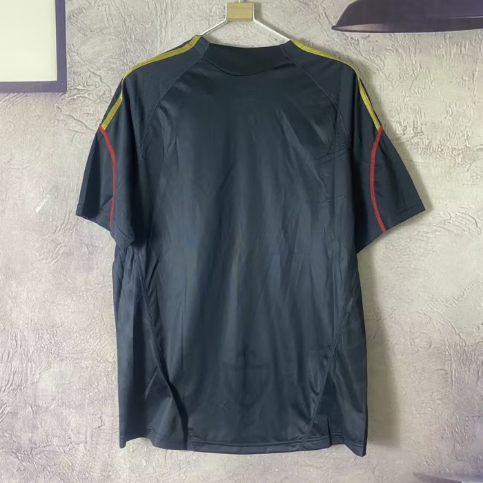 Retro 09/10 Liverpool away