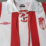 2005-2006 Granada Home Retro Soccer Jersey(带章)
