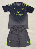 25-26 Man Utd Black GoalKeeper Kids Soccer Jersey (绿标)