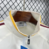 26-27 Spain White Windbreaker