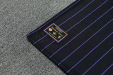 26-27 Man Utd Black Short shirts and Long trousers Suit (圆领)