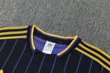 26-27 Man Utd Black Short shirts and Long trousers Suit (圆领)