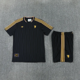 25-26 Man Utd Black Training Short Suit