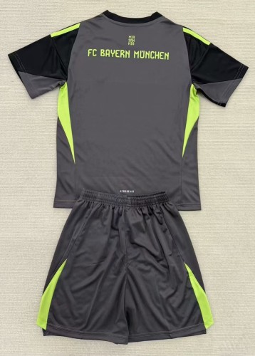 25-26 Bayern Grey Black Goalkeeper Adult Suit