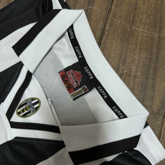 1995-1996 Juventus Home Long Sleeve Retro Soccer Jersey