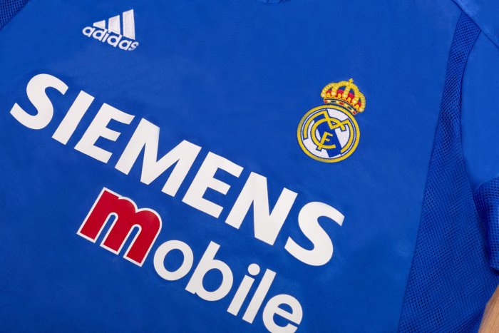 2004-2005 Real Madrid Third Retro Soccer Jersey