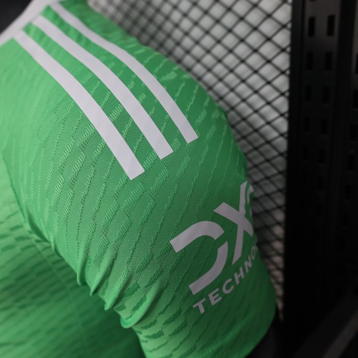 25-26 Manchester United Green Goalkeeper Player Version Soccer Jersey