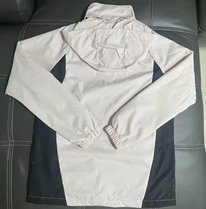 25-26 Sevilla Light gray Windbreaker