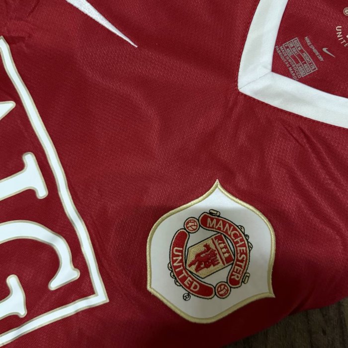 2005-2006 Manchester United Home Long sleeves Retro Soccer Jersey