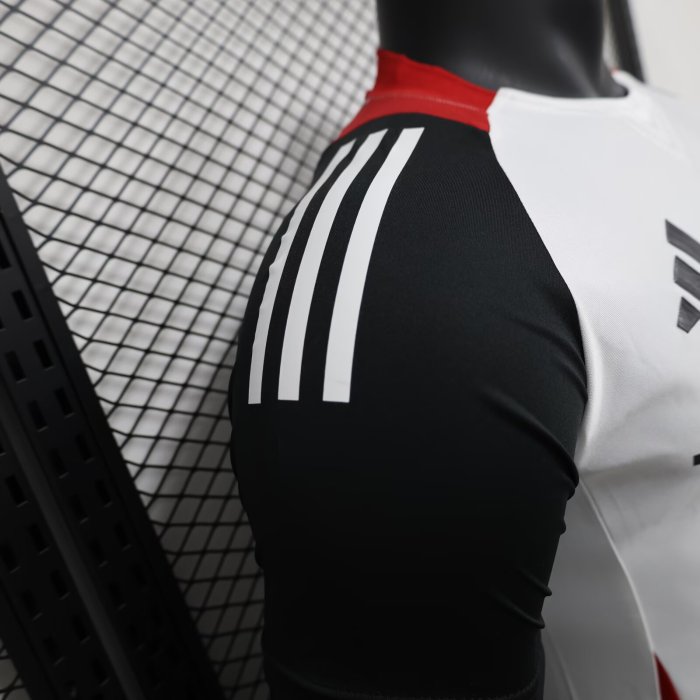 25-26 Manchester United White Player Version Soccer Jersey