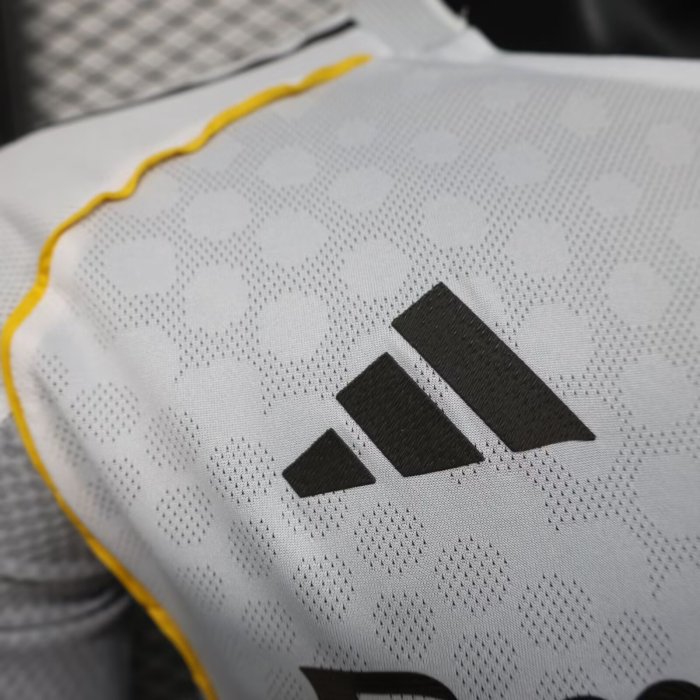 25-26 Real Madrid Home Long Sleeve Player Version Soccer Jersey 长袖