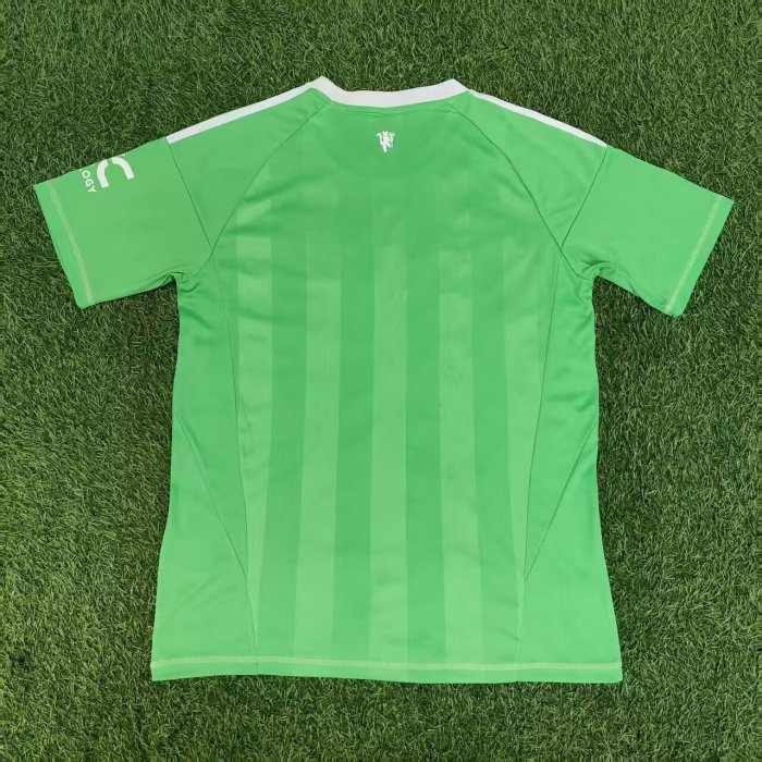 25-26 Manchester United Green Goalkeeper Fans Soccer Jersey