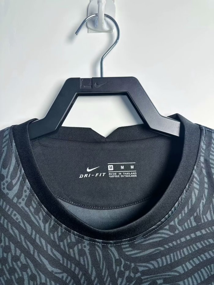 2020-2021 Liverpool Black Goalkeeper Retro Soccer Jersey