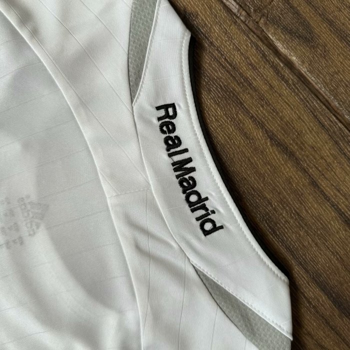 2006-2007 Real Madrid Home Long Sleeve Retro Soccer Jersey