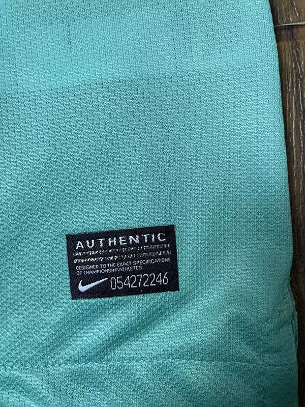 2010-2011 Barcelona Away Long Sleeve Retro Soccer Jersey (长袖)