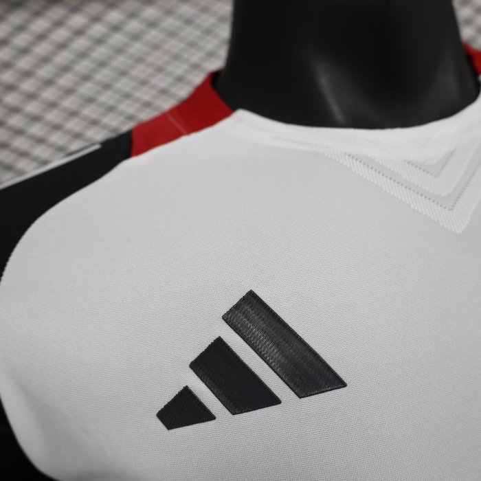 25-26 Manchester United White Player Version Soccer Jersey