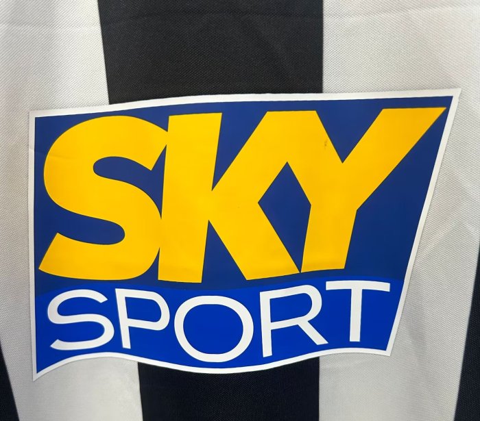 2004-2005 Juventus Home Retro Soccer Jersey